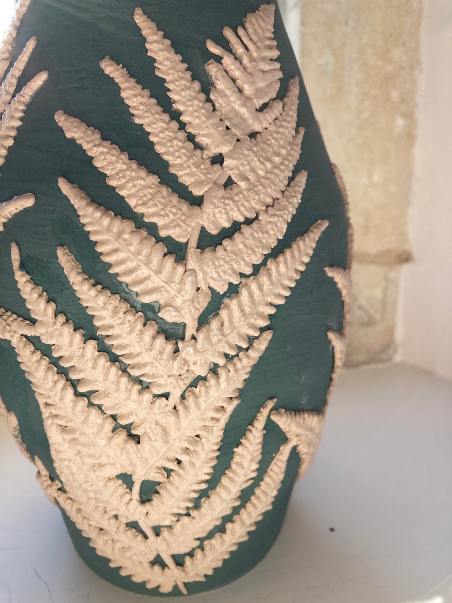 Kelmscott Leaves - AP64 Large fern vase