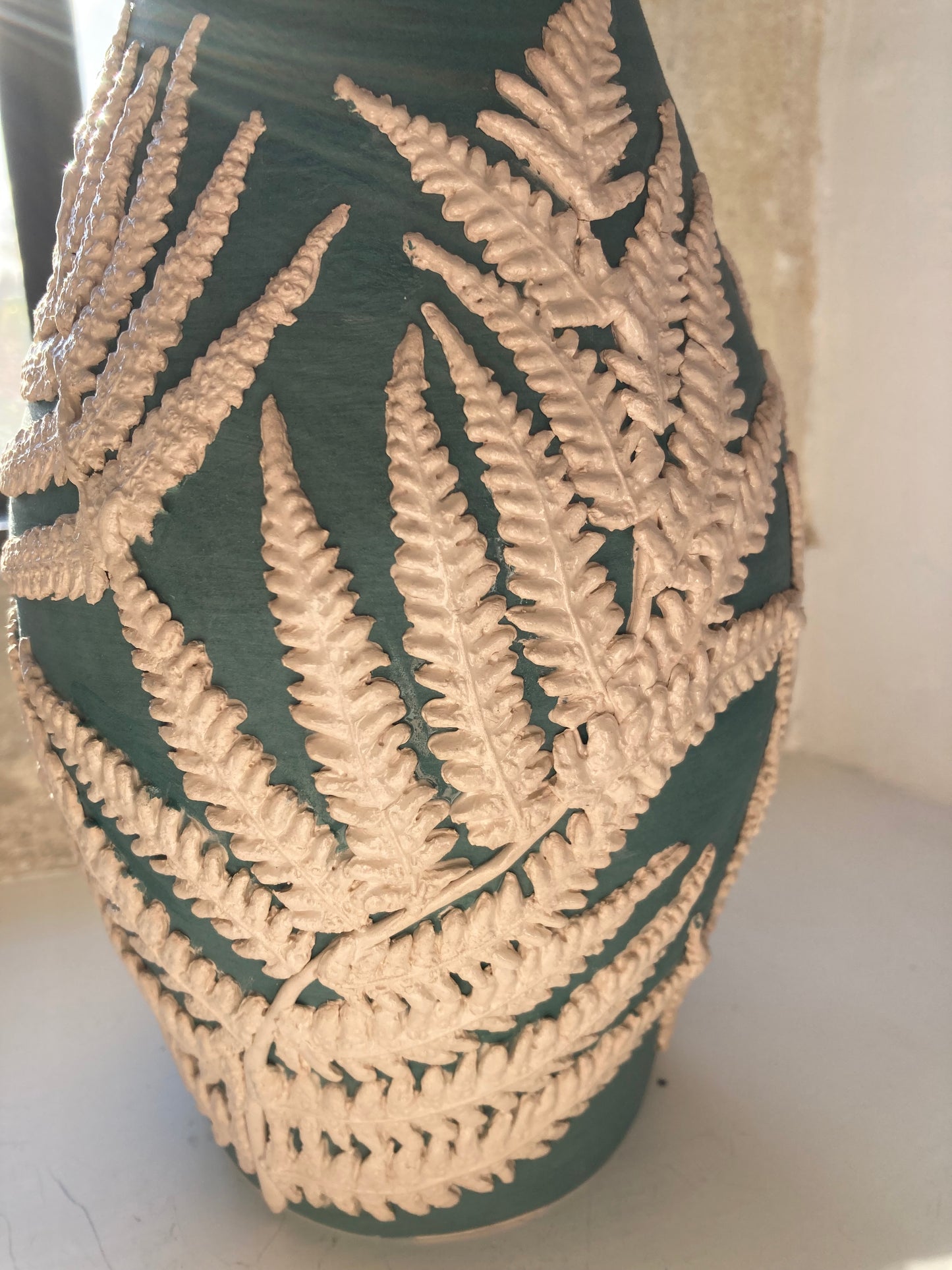 Kelmscott Leaves - AP64 Large fern vase