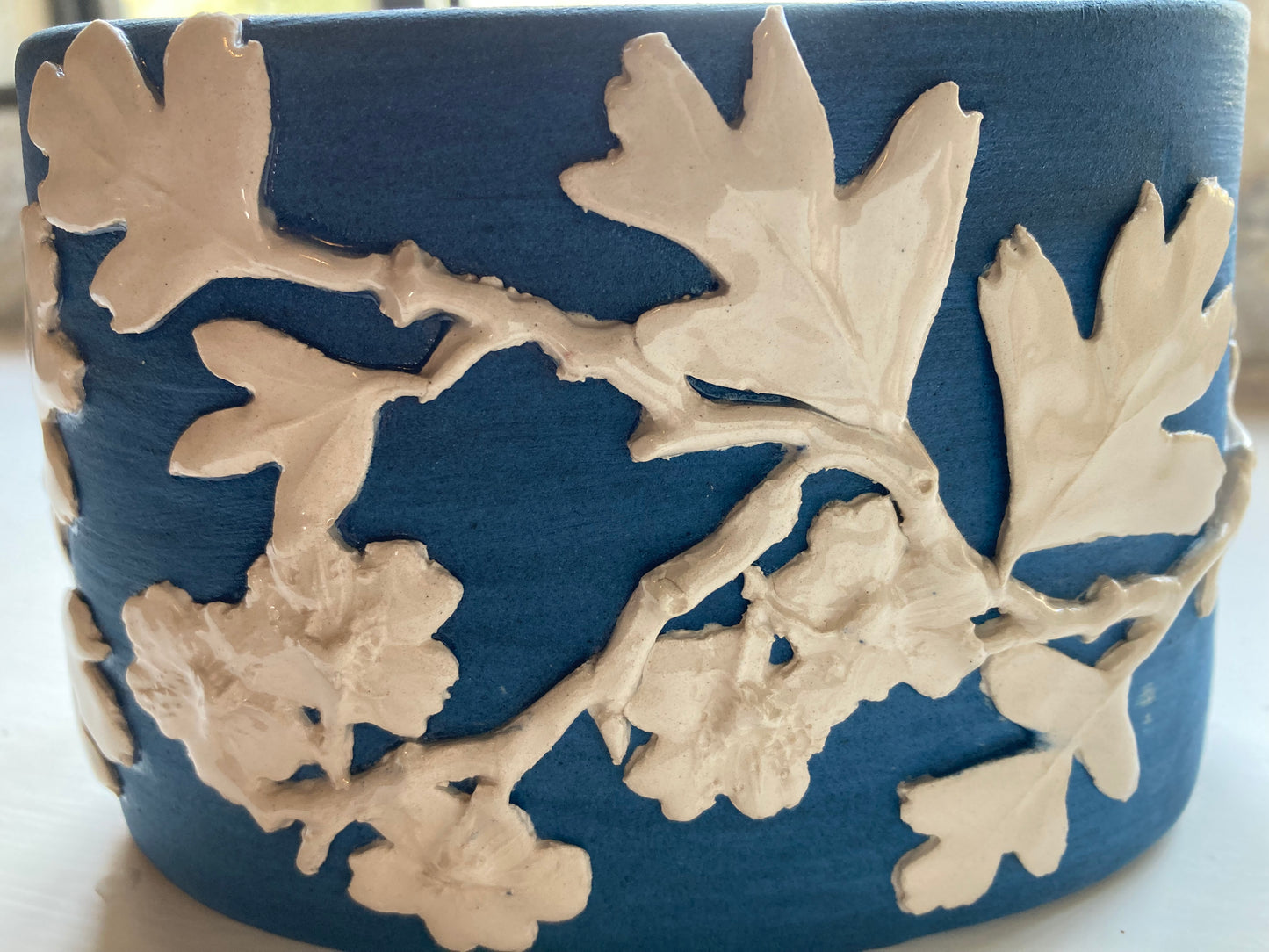 Kelmscott Leaves - AP62 Hawthorn flower vase