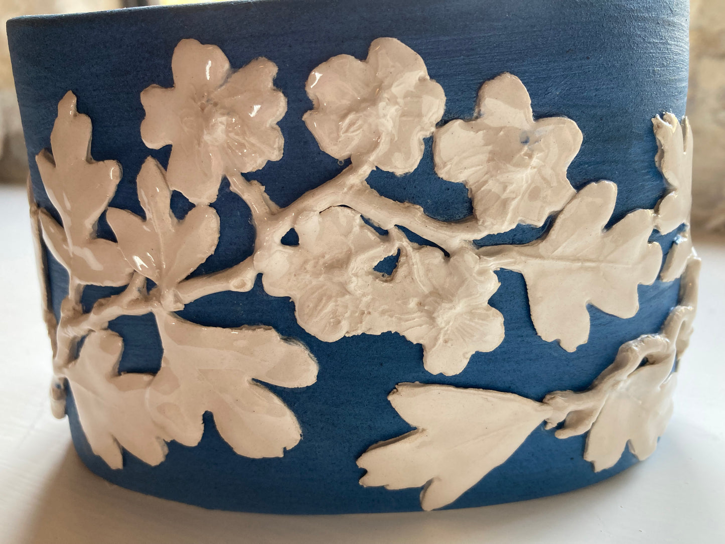 Kelmscott Leaves - AP62 Hawthorn flower vase