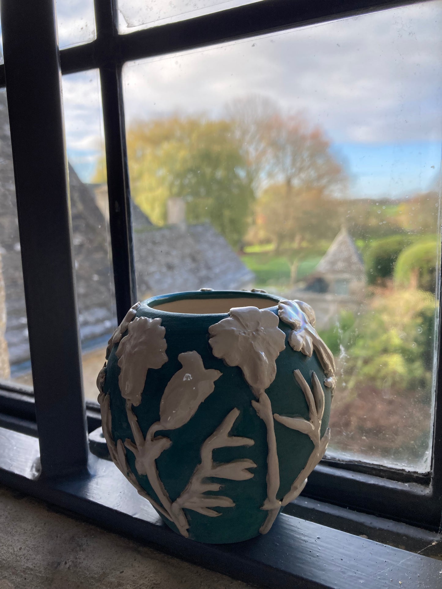 Kelmscott Leaves - AP70 Meadow Campion vase