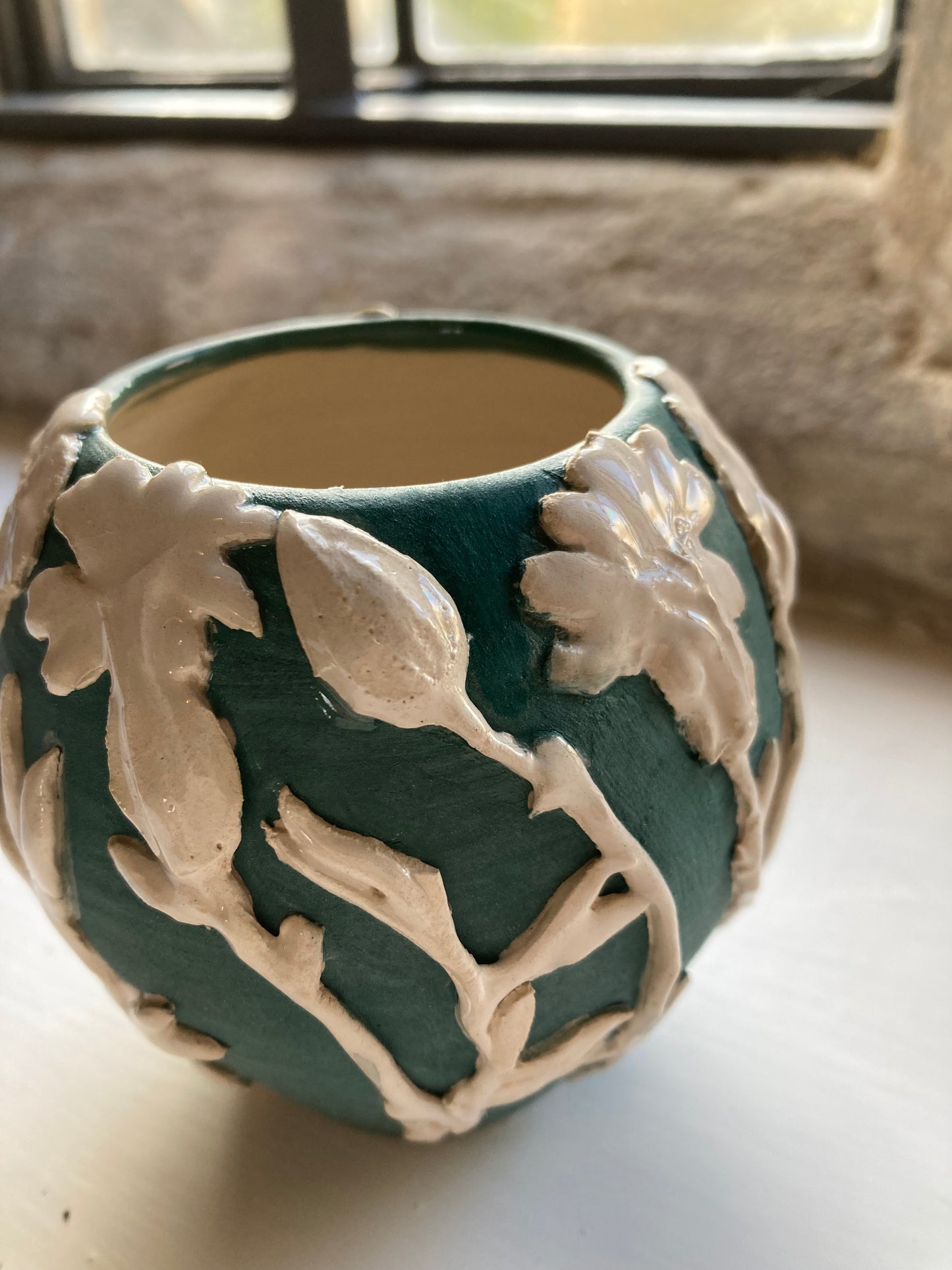 Kelmscott Leaves - AP70 Meadow Campion vase