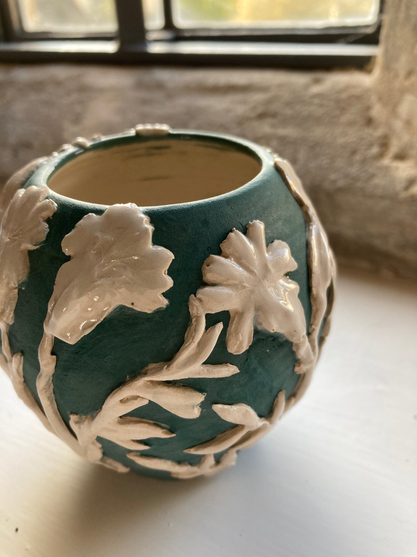 Kelmscott Leaves - AP70 Meadow Campion vase