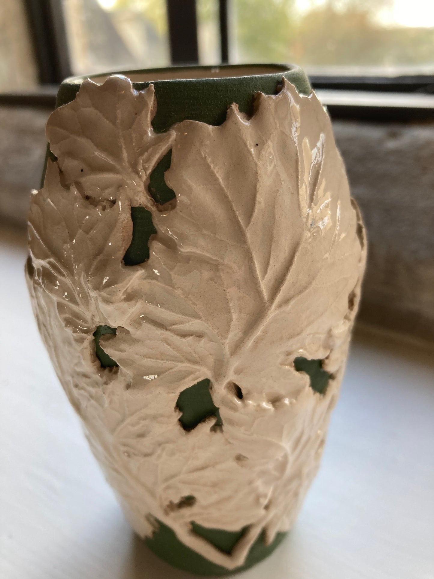 Kelmscott Leaves - AP69 Acanthus vase