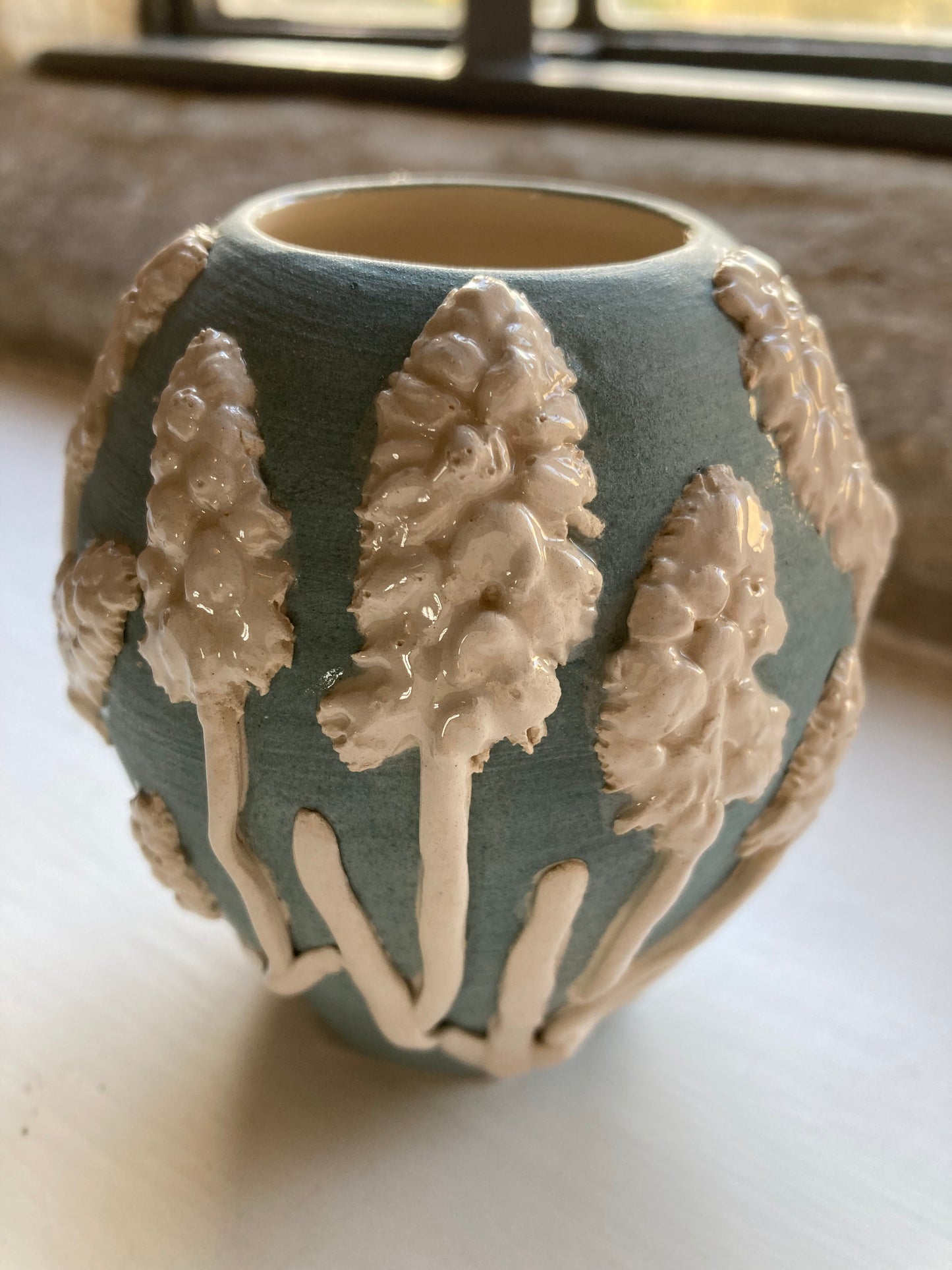 Kelmscott Leaves - AP69 Muscari vase