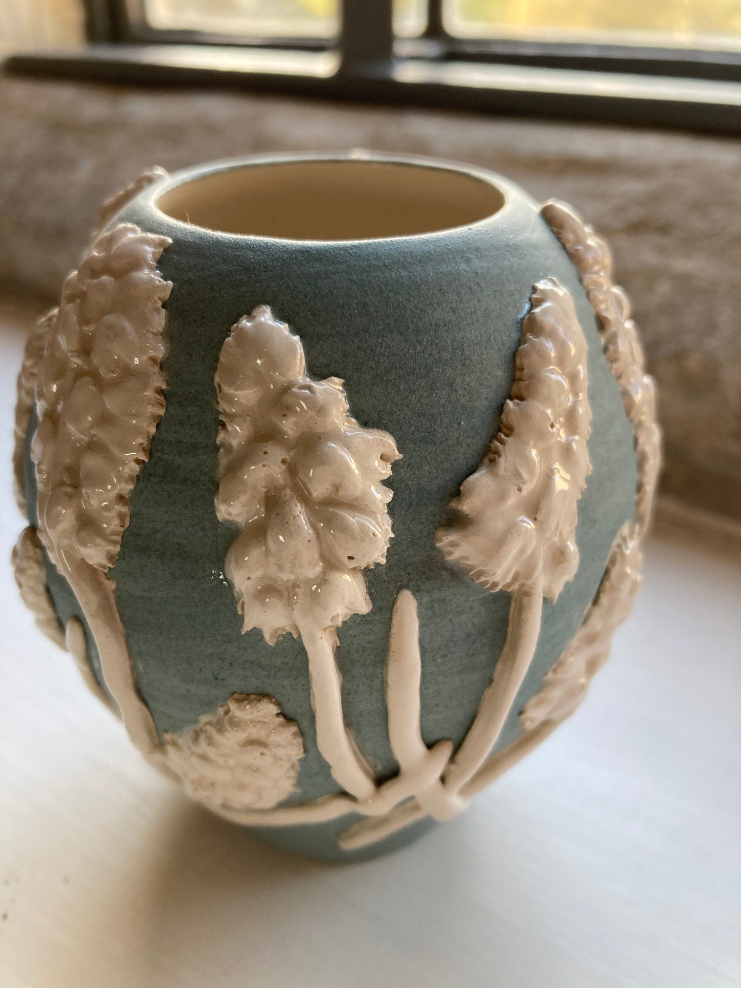 Kelmscott Leaves - AP69 Muscari vase