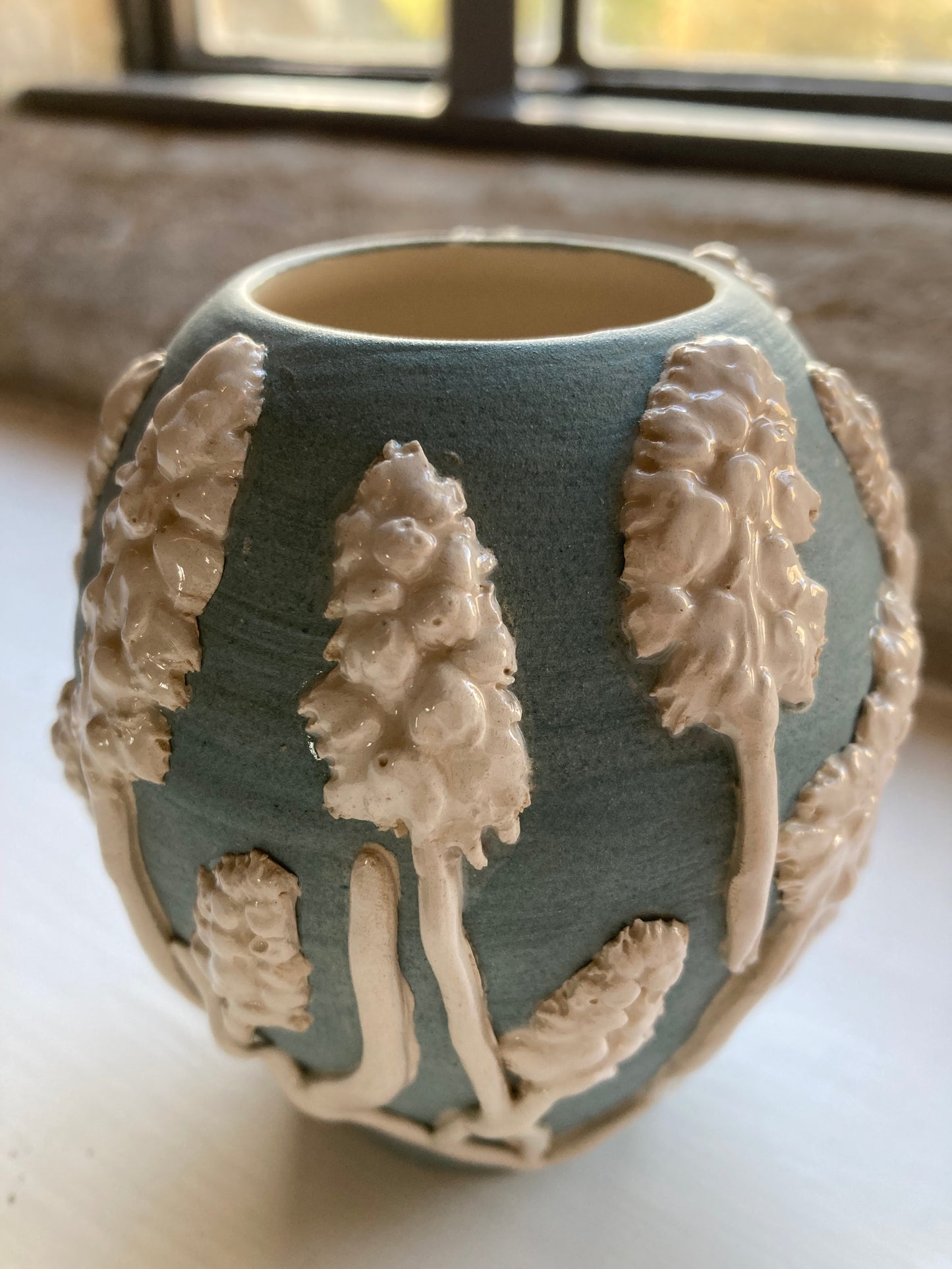 Kelmscott Leaves - AP69 Muscari vase