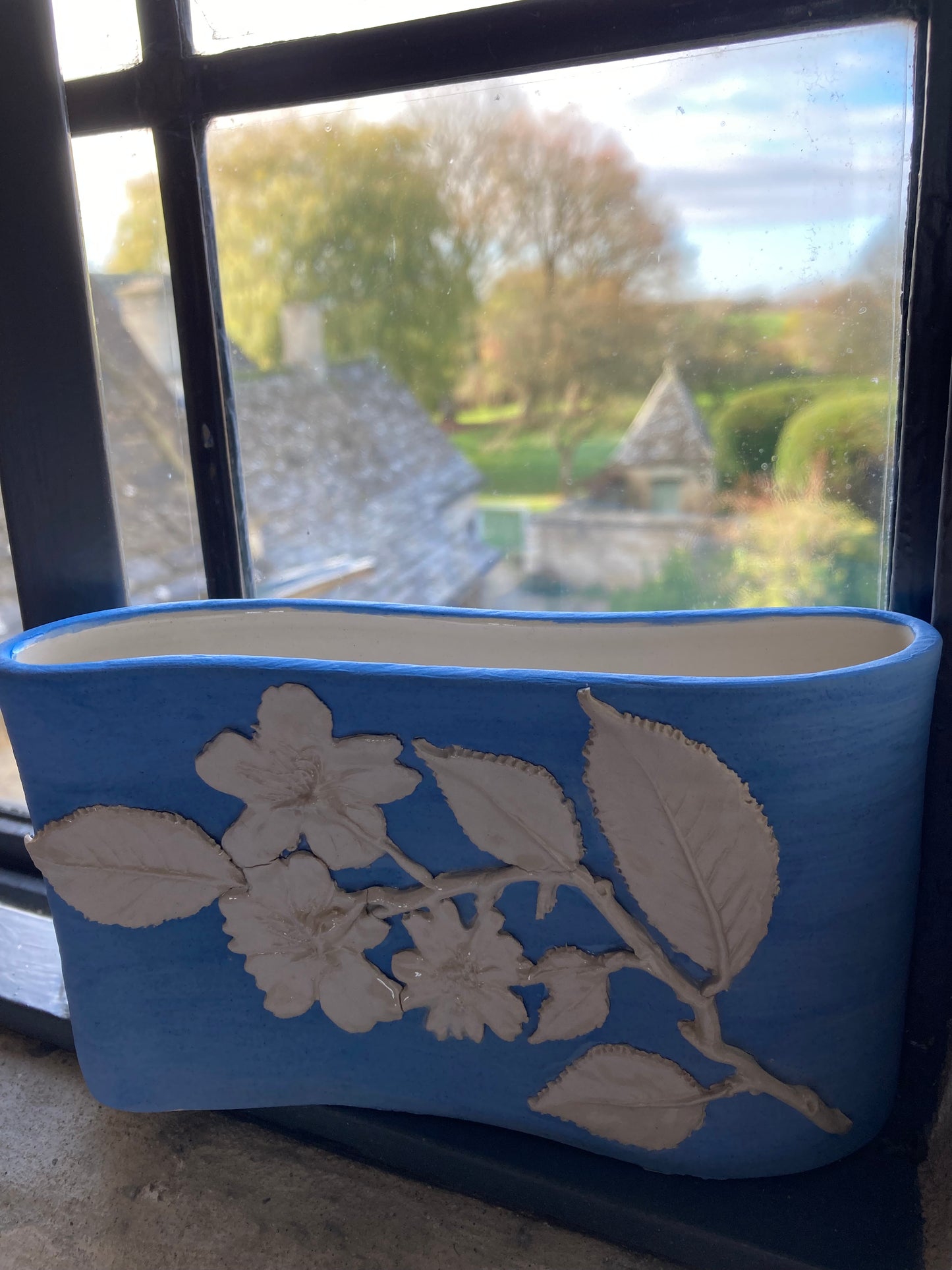 Kelmscott Leaves - Apple & cherry blossom long vase