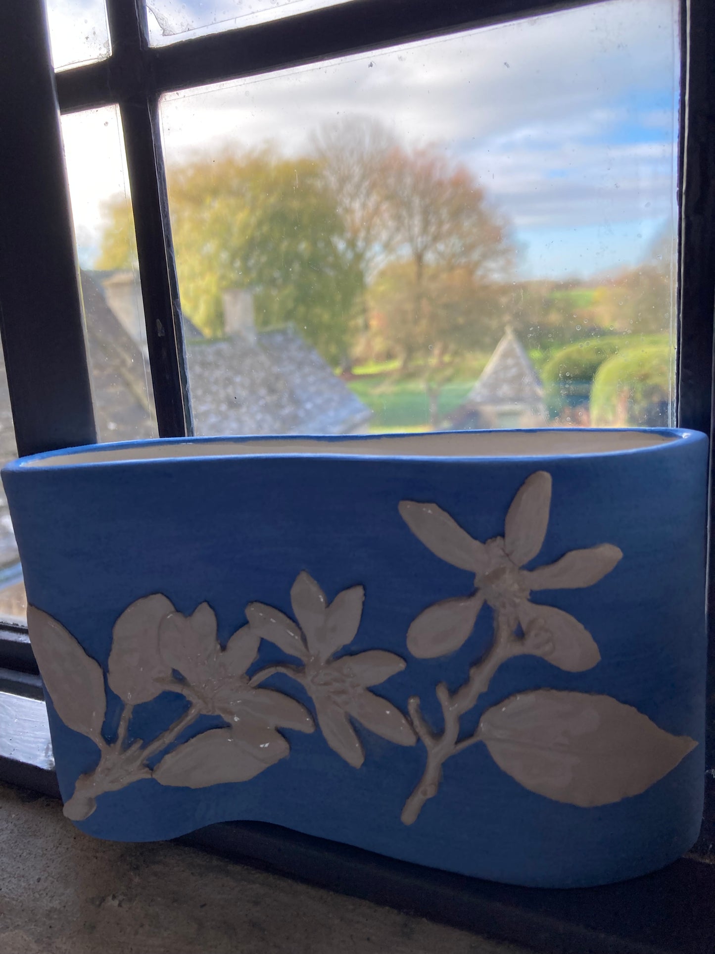 Kelmscott Leaves - Apple & cherry blossom long vase