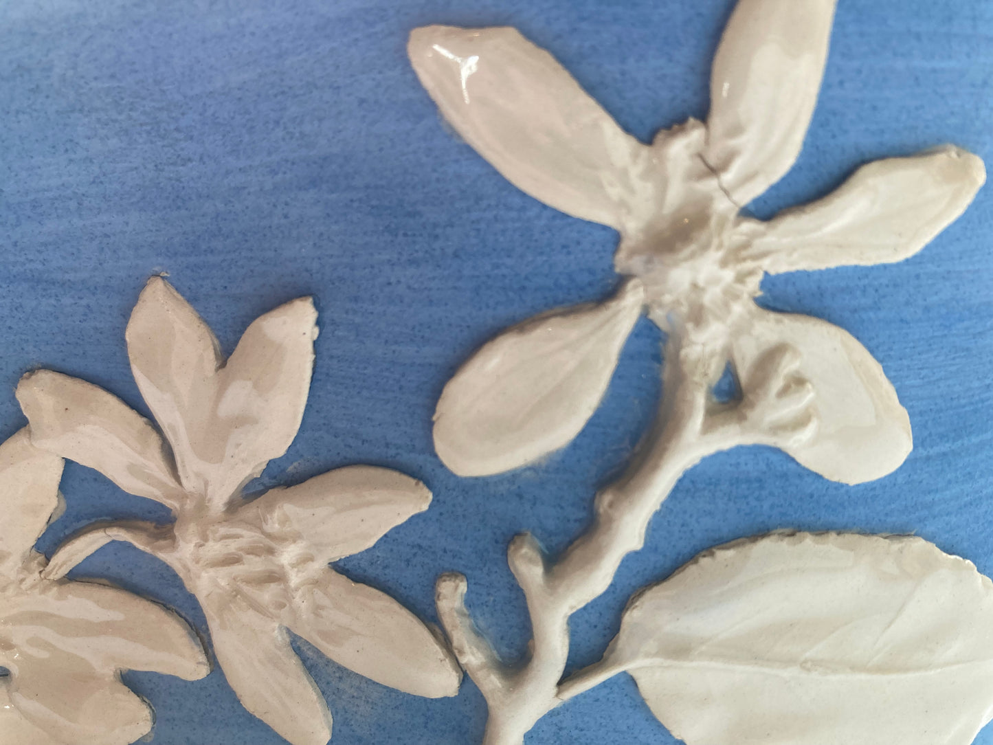 Kelmscott Leaves - Apple & cherry blossom long vase