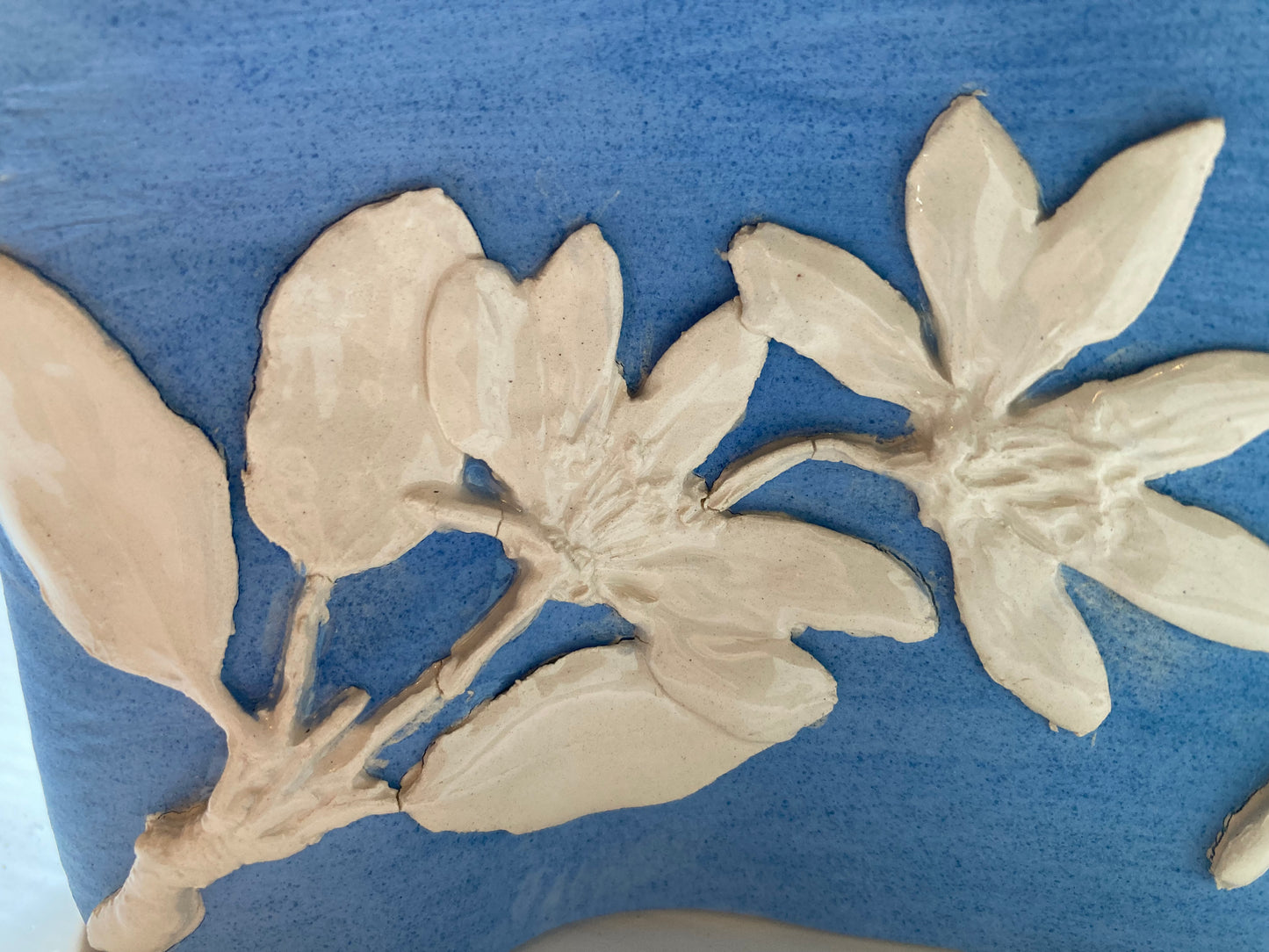 Kelmscott Leaves - Apple & cherry blossom long vase