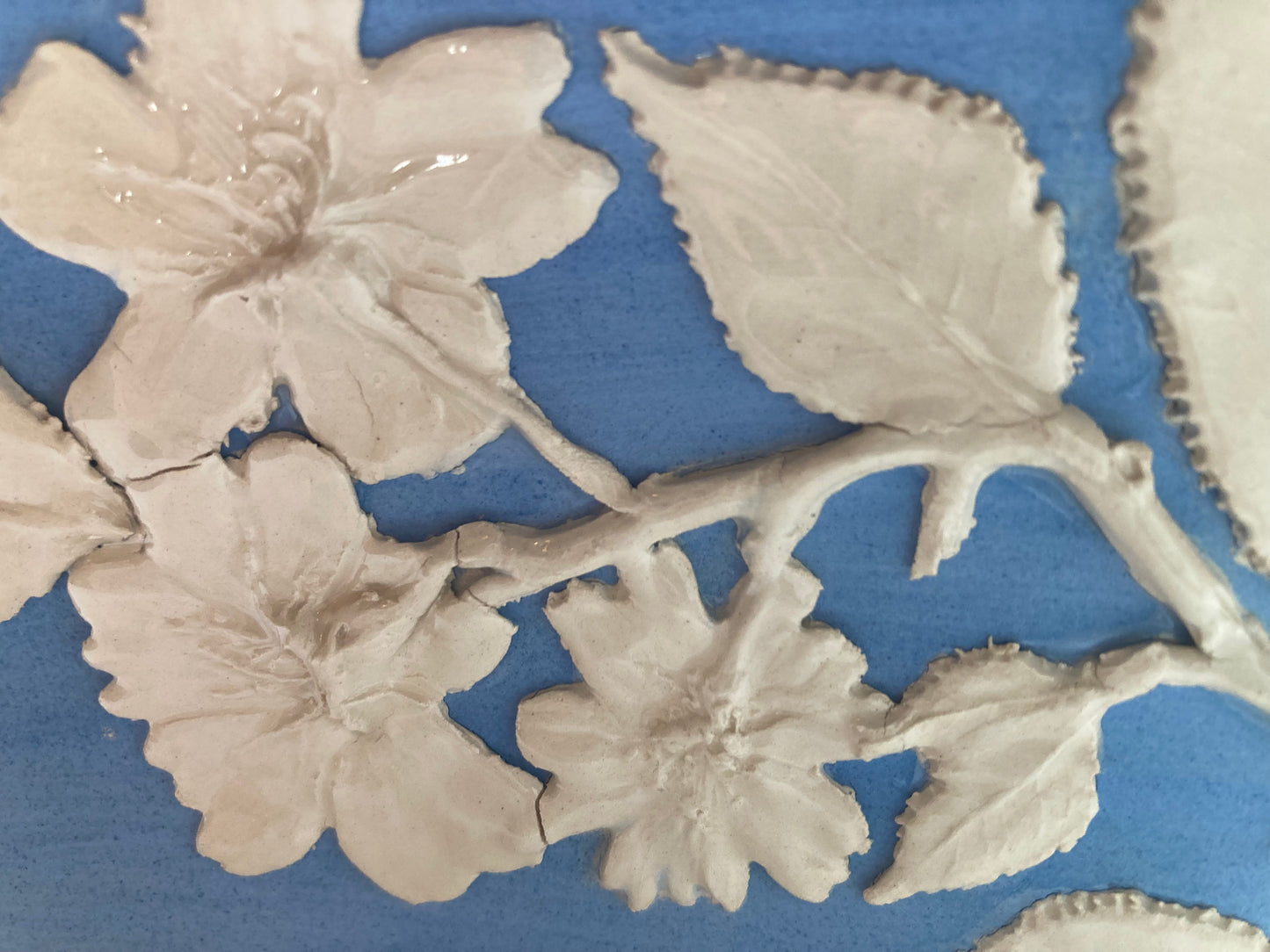 Kelmscott Leaves - Apple & cherry blossom long vase