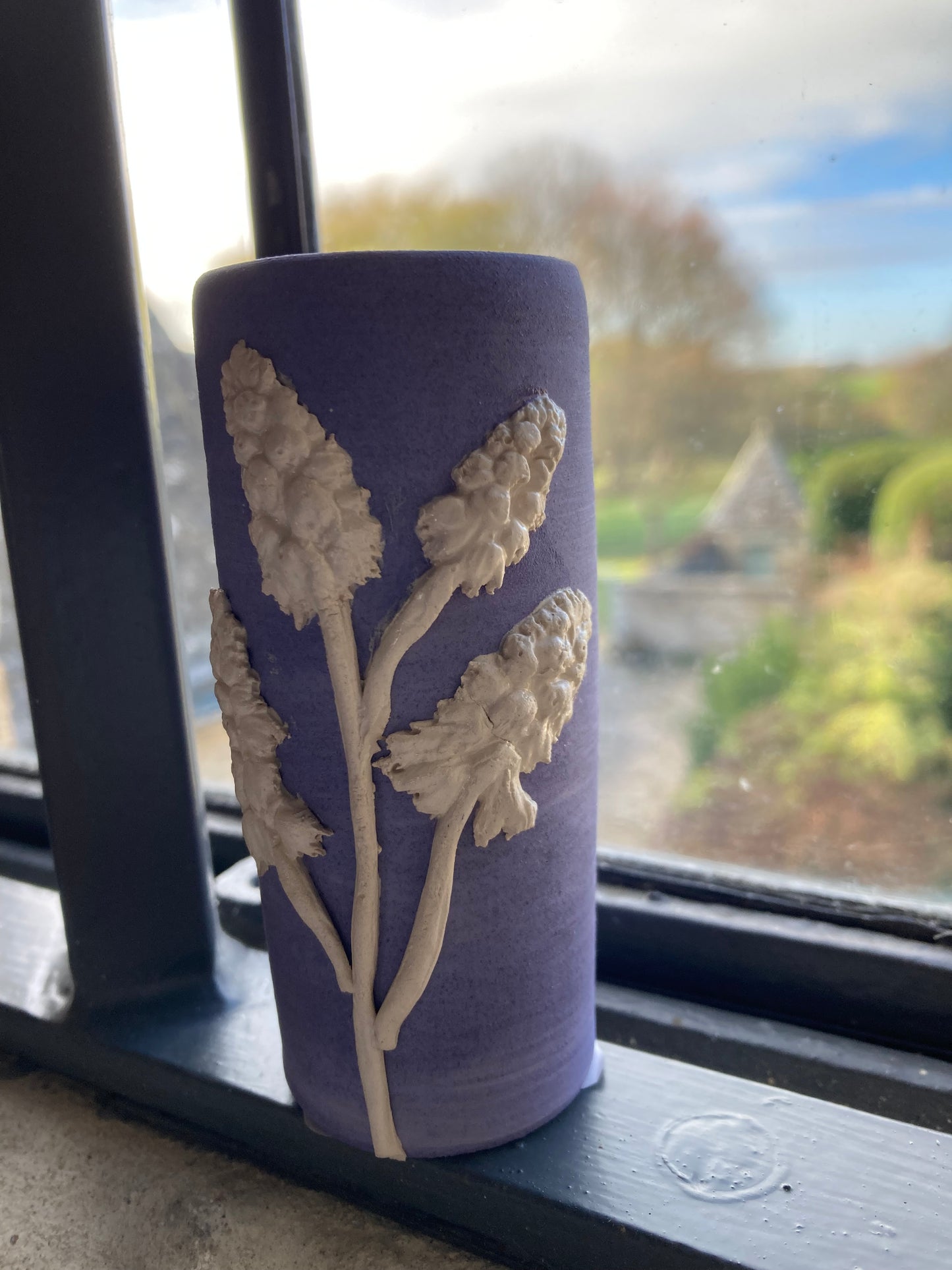 Kelmscott Leaves - AP58 Small Lavender bud vase