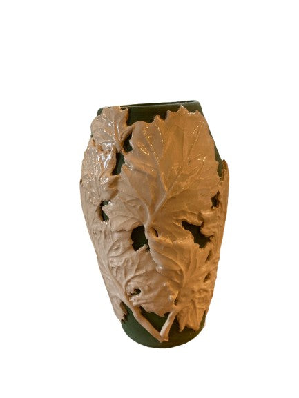 Kelmscott Leaves - Acanthus vase (green) AP69