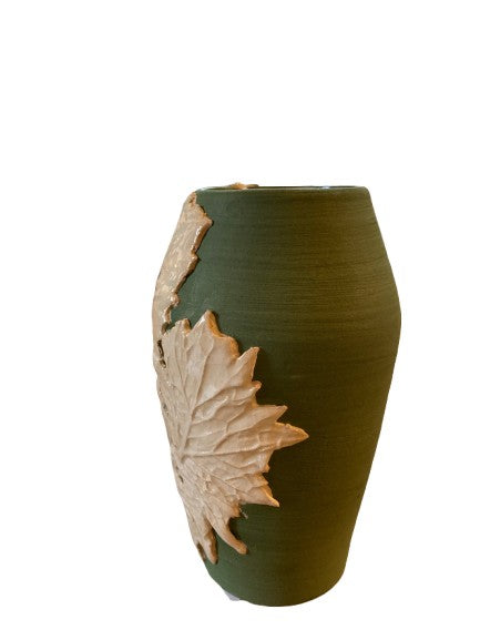 Kelmscott Leaves - Acanthus vase (green) AP69